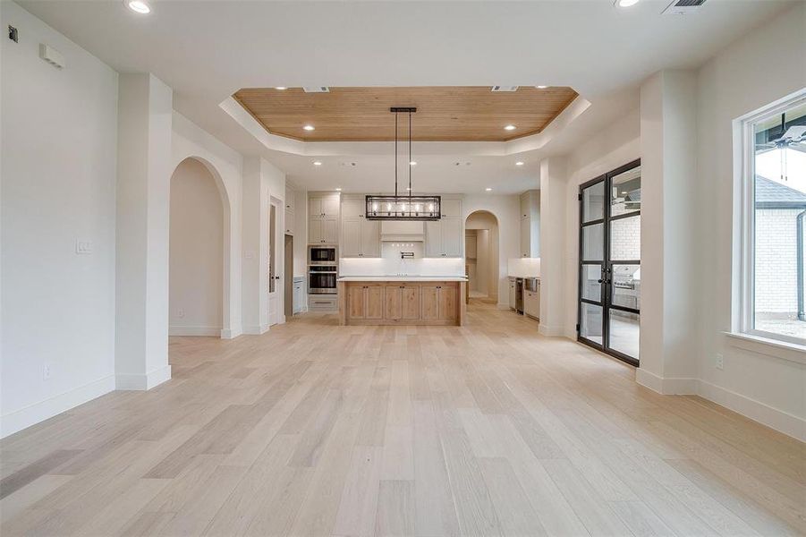 Spacious, unfurnished interior of a new home in , Lipan (Image 23).