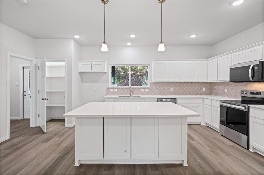 Furnished interior view inside a new home in , Rio Vista (Image 12).