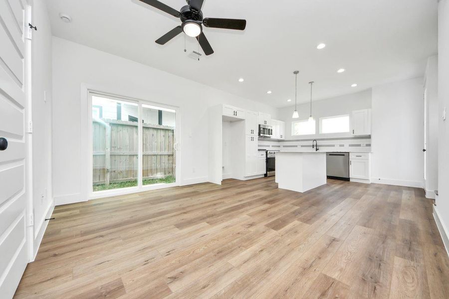 Spacious, unfurnished interior of a new home in , Houston (Image 10).