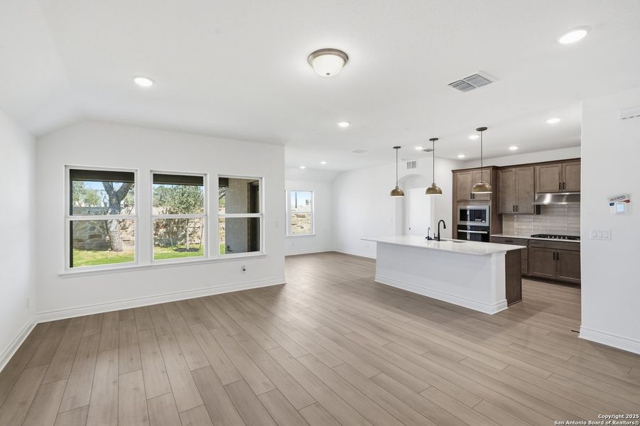 Spacious, unfurnished interior of a new home in Davis Ranch, San Antonio (Image 14). Spacious, unfurnished interior of a new home in Davis Ranch, San Antonio (Image 14).