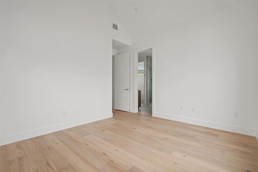 Spacious, unfurnished interior of a new home in , Austin (Image 19).