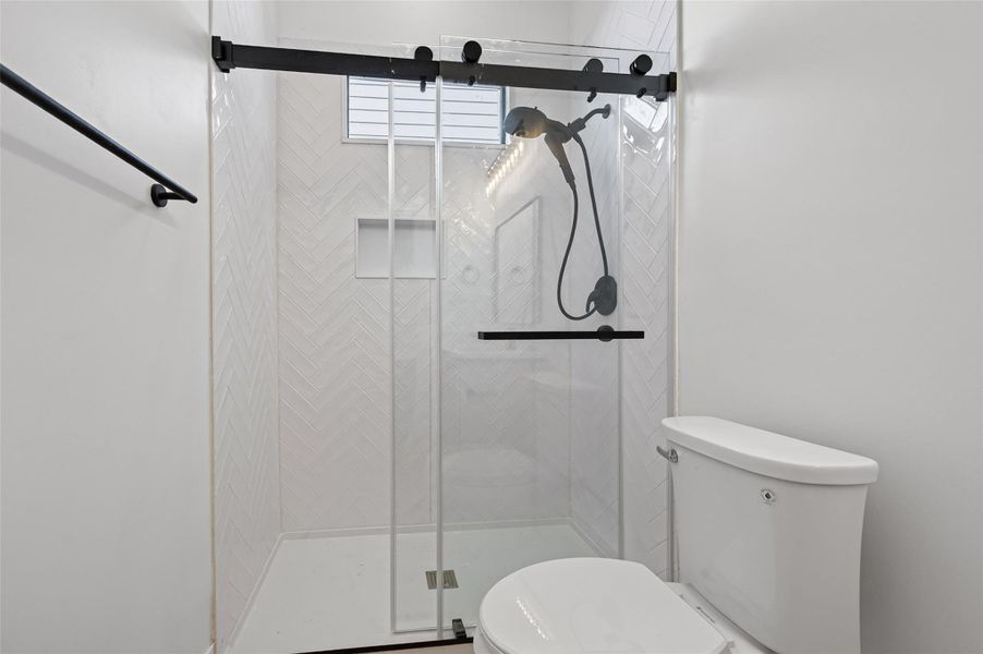 Furnished interior view inside a new home in , Conroe (Image 12).