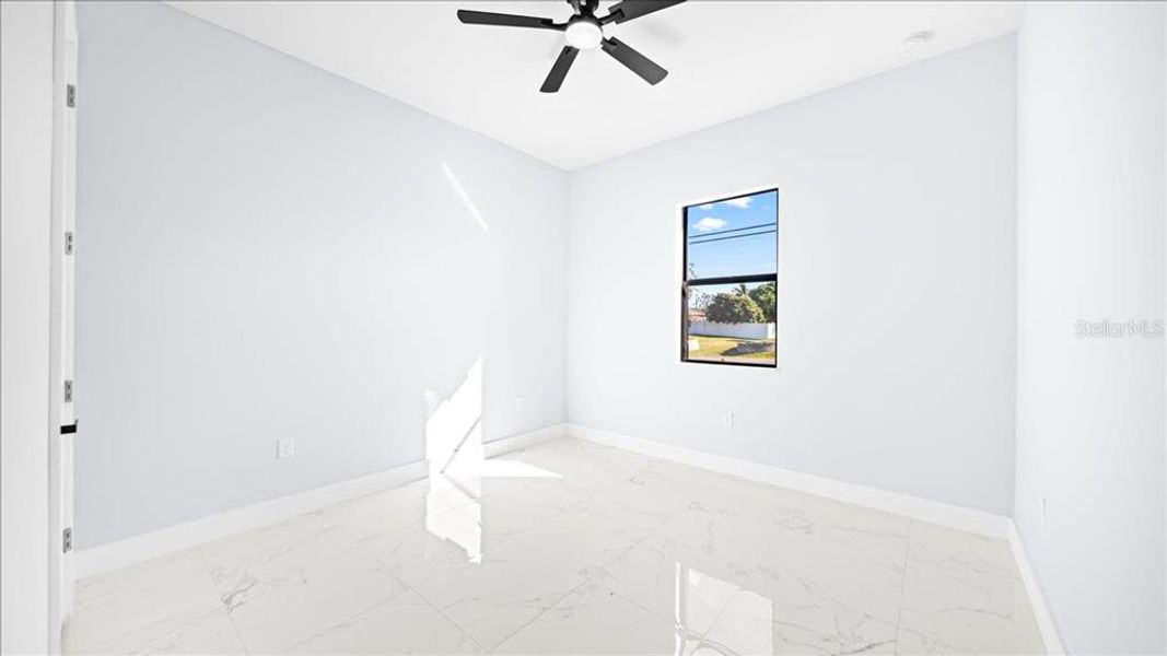Spacious, unfurnished interior of a new home in , Cape Coral (Image 23).