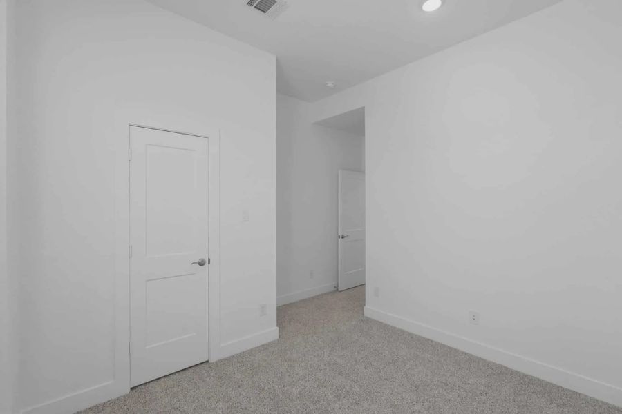 Representative unfurnished interior of a home built from the Chantilly 2 by Chesmar Homes in Sienna Chateau, Missouri City (Image 39).
