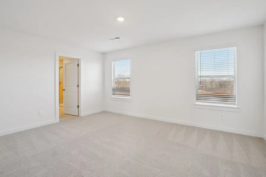 Spacious, unfurnished interior of a new home in River Ridge, Clarksville (Image 11).