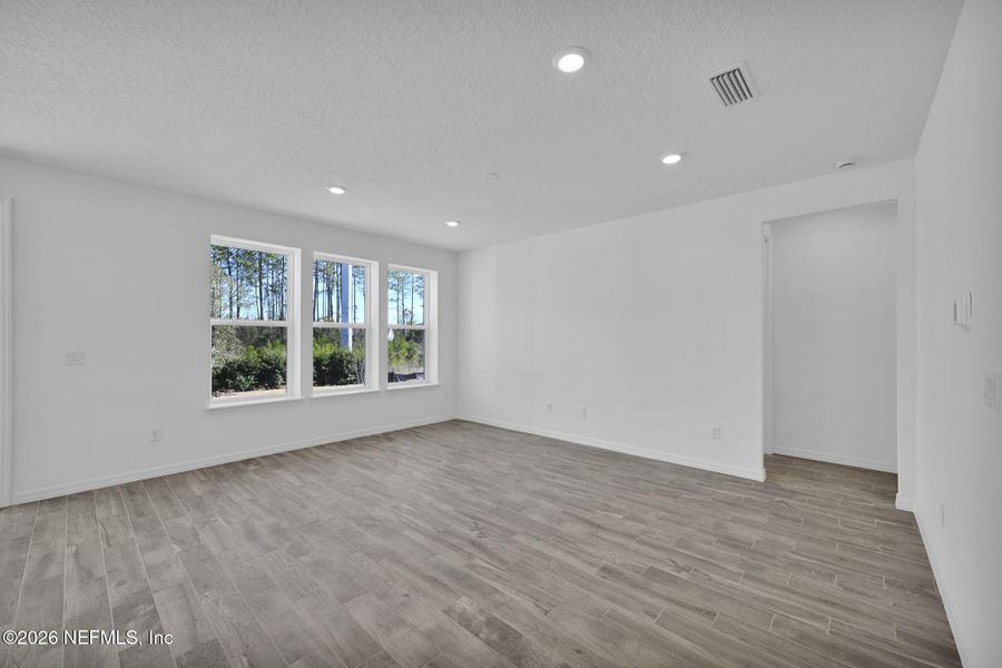 Spacious, unfurnished interior of a new home in Del Webb Wildlight, Yulee (Image 18).