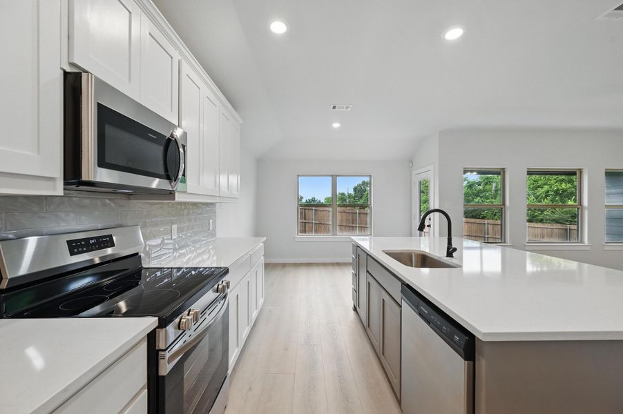 Representative furnished interior of a home built from the Essex by Cheldan Homes in Craftsmen's Corner, Cleburne (Image 35). Representative furnished interior of a home built from the Essex by Cheldan Homes in Craftsmen's Corner, Cleburne (Image 35).