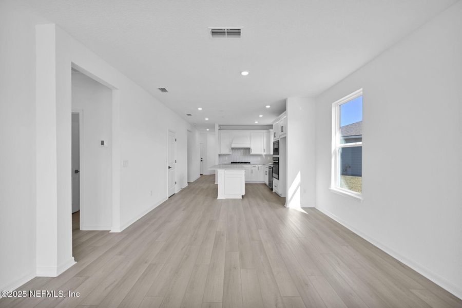 Spacious, unfurnished interior of a new home in Del Webb Wildlight, Wildlight (Image 13). Spacious, unfurnished interior of a new home in Del Webb Wildlight, Wildlight (Image 13).