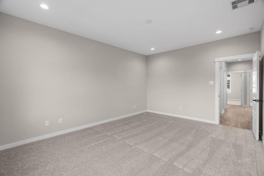 Spacious, unfurnished interior of a new home in , Houston (Image 20).
