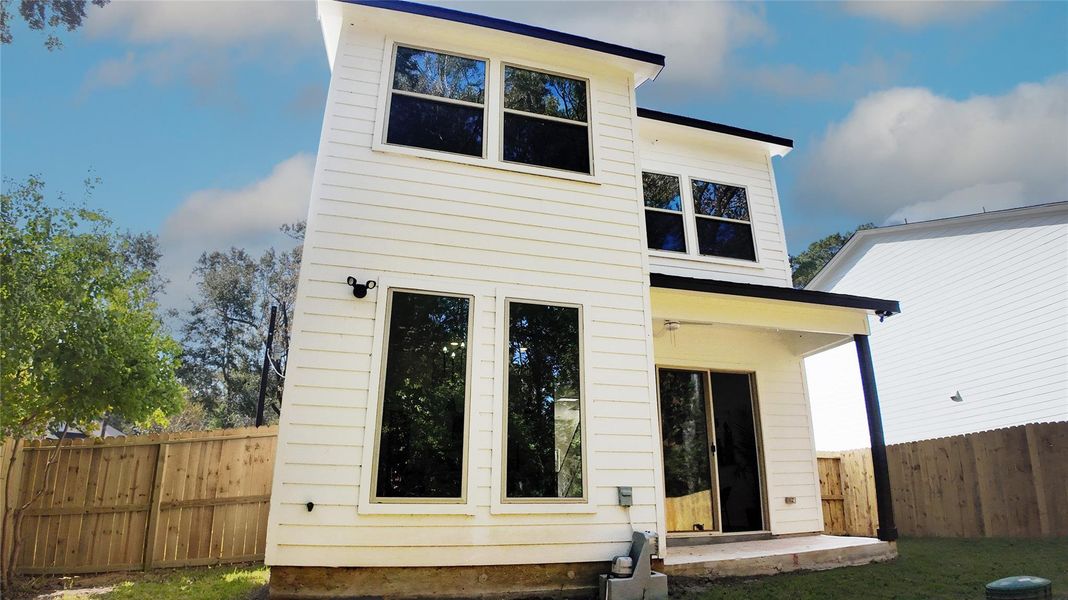 Exterior details and patio area of a home in , Conroe (Image 4).