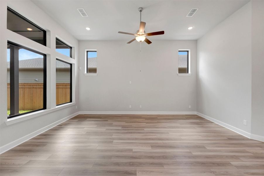 Spacious, unfurnished interior of a new home in Sienna - Landmark Row Collection, Missouri City (Image 17).
