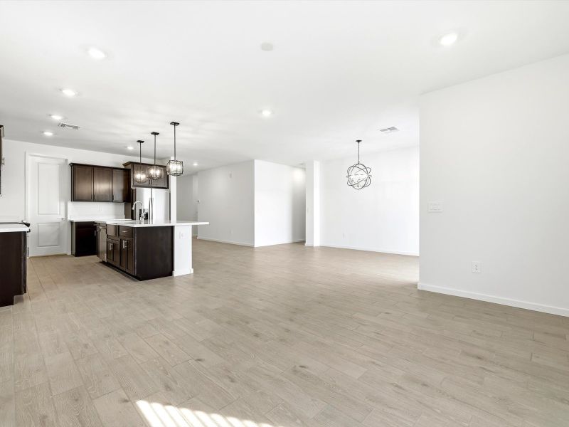 Spacious, unfurnished interior of a new home in Allure Vista Reserve Series, Buckeye (Image 7).