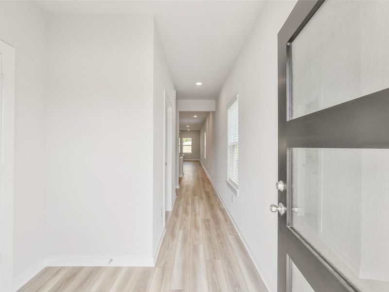 Spacious, unfurnished interior of a new home in Caney Creek Place, Conroe (Image 20).