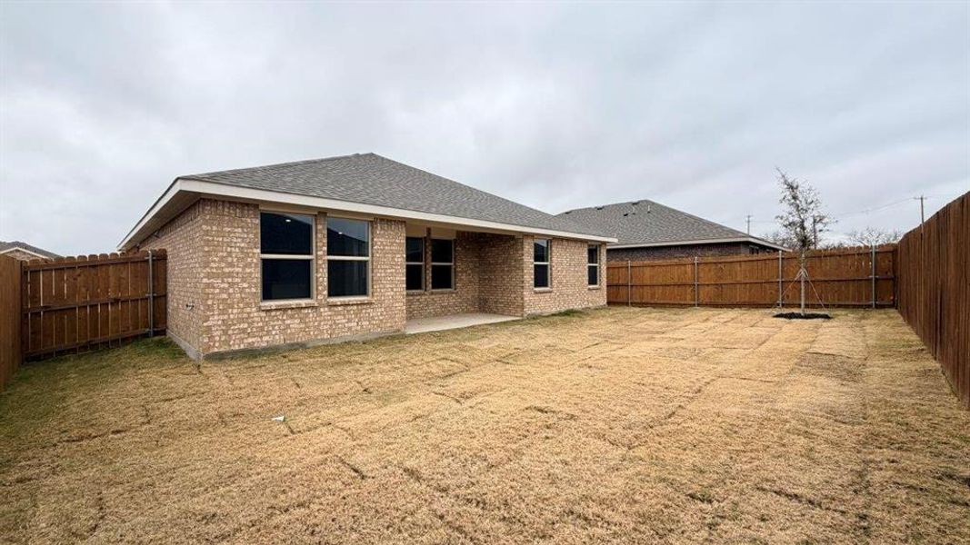 Exterior details and patio area of a home in Meadowbrook Estates, Cleburne (Image 3).