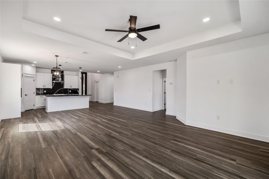 Spacious, unfurnished interior of a new home in , Dale (Image 22).