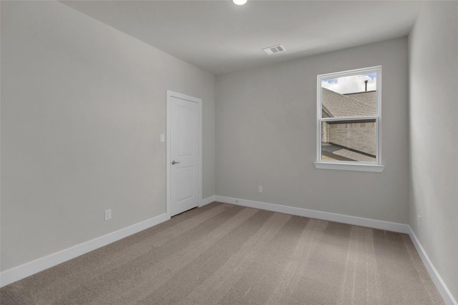 Spacious, unfurnished interior of a new home in Midline, Webster (Image 37).