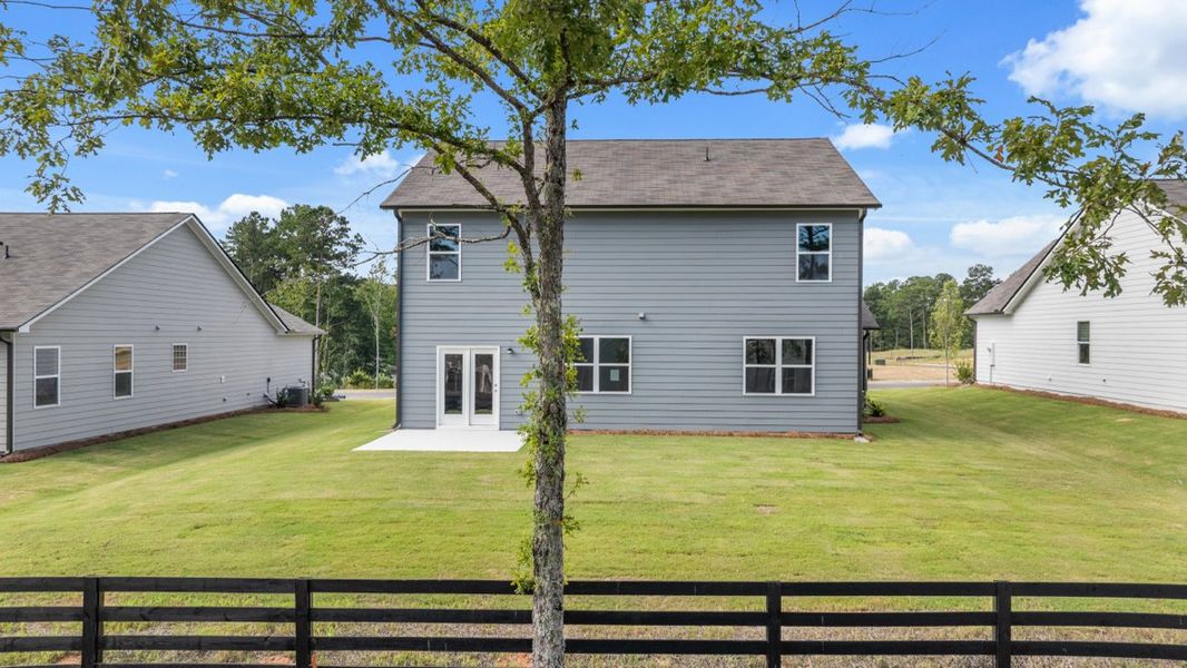 Representative exterior details of a home built from the Elle by D.R. Horton in Fairway 17 at Mirror Lake, Villa Rica (Image 31). Representative exterior details of a home built from the Elle by D.R. Horton in Fairway 17 at Mirror Lake, Villa Rica (Image 31).