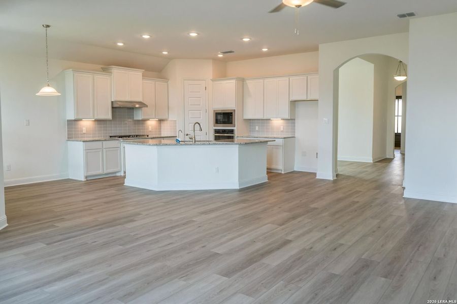 Spacious, unfurnished interior of a new home in , Marion (Image 13).