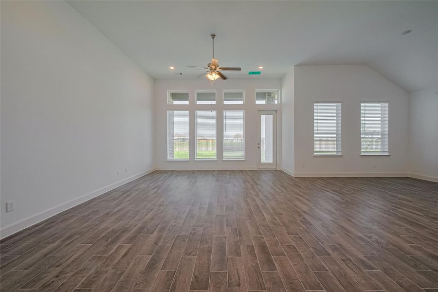 Spacious, unfurnished interior of a new home in Lago Mar, Texas City (Image 28). Spacious, unfurnished interior of a new home in Lago Mar, Texas City (Image 28).