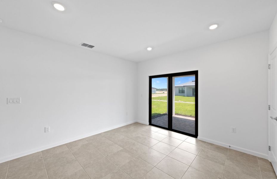 Charming café and dining area