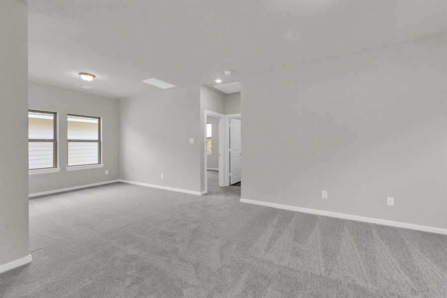 Spacious, unfurnished interior of a new home in La Segarra 40', Brookshire (Image 33).