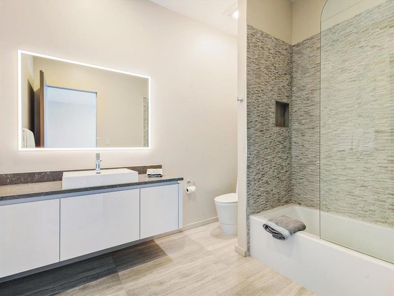 Furnished interior view inside a new home in , Dallas (Image 8).