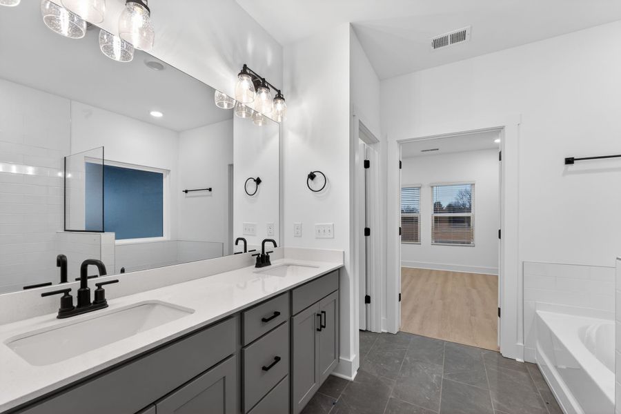 Owner's Bathroom Owner's Bathroom