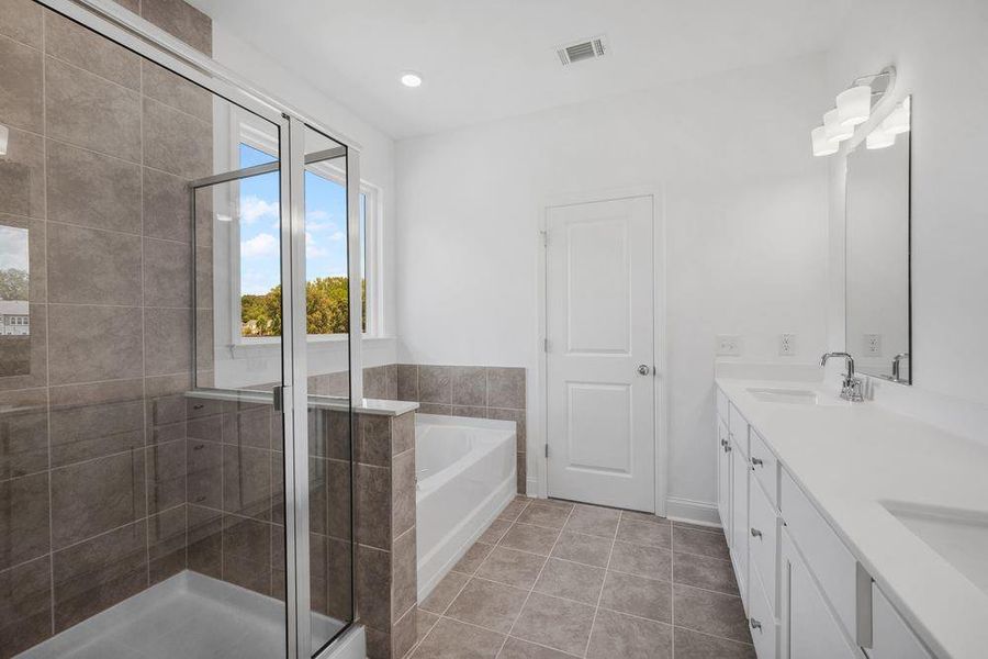 Furnished interior view inside a new home in Kennison Creek, Cumming (Image 8).