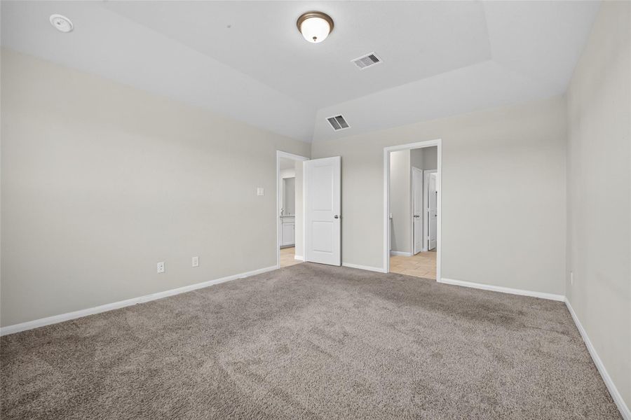 Spacious, unfurnished interior of a new home in , Texas City (Image 40).