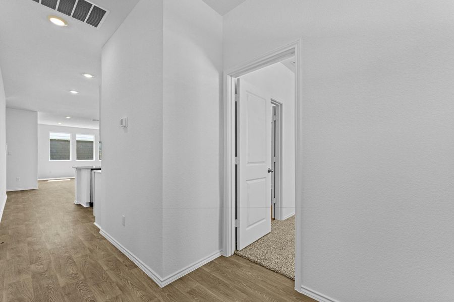 Spacious, unfurnished interior of a new home in Valverde, Bastrop (Image 19).