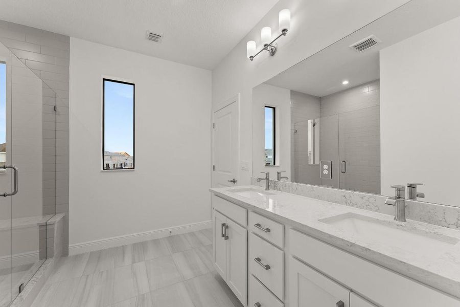 US_SEF_GLORIOSA_LOT 32_owners bath US_SEF_GLORIOSA_LOT 32_owners bath