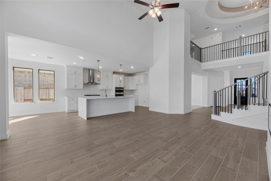 Representative image. Features, selections and colors may vary.