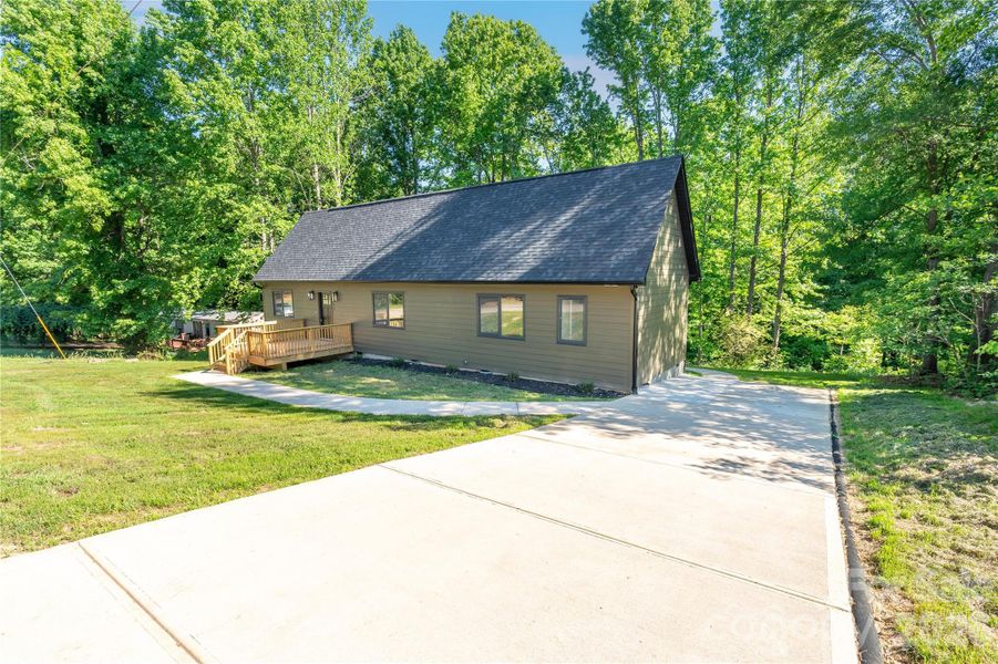 Exterior details and patio area of a home in , Lincolnton (Image 13).