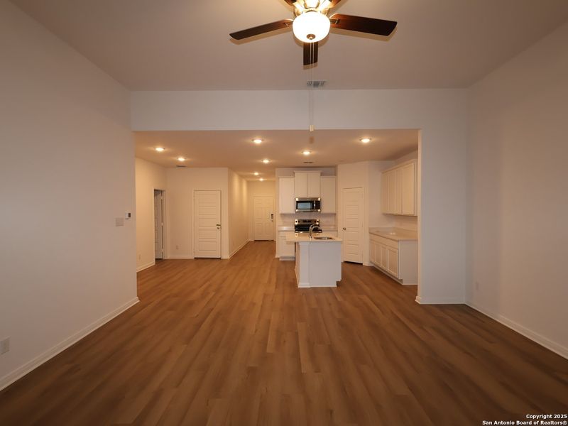 Spacious, unfurnished interior of a new home in Greenspoint Heights, Seguin (Image 18).