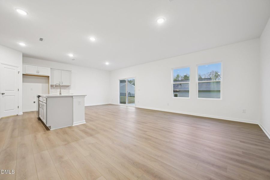 10-web-or-mls-Salers Loop-S1703-010 10-web-or-mls-Salers Loop-S1703-010