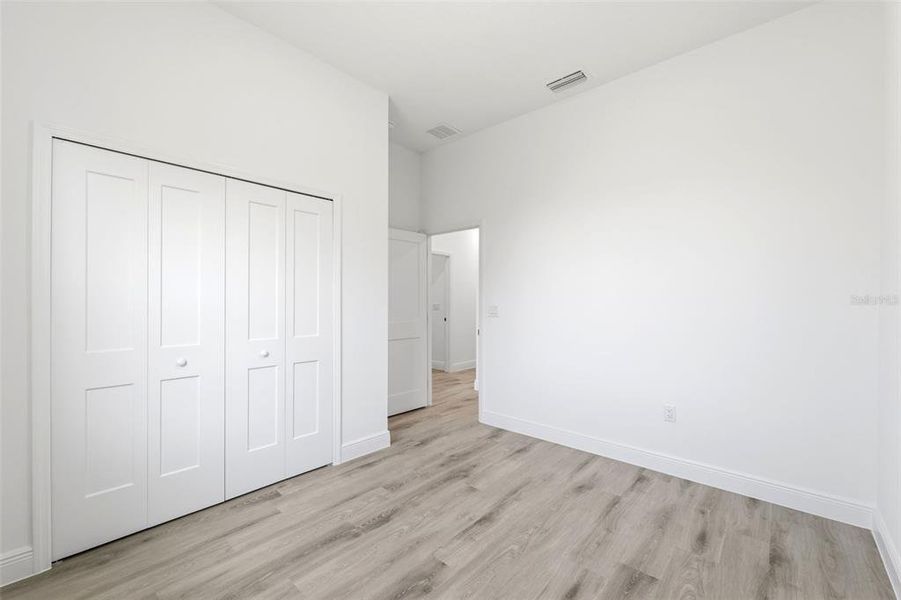 Spacious, unfurnished interior of a new home in , Ocala (Image 20).