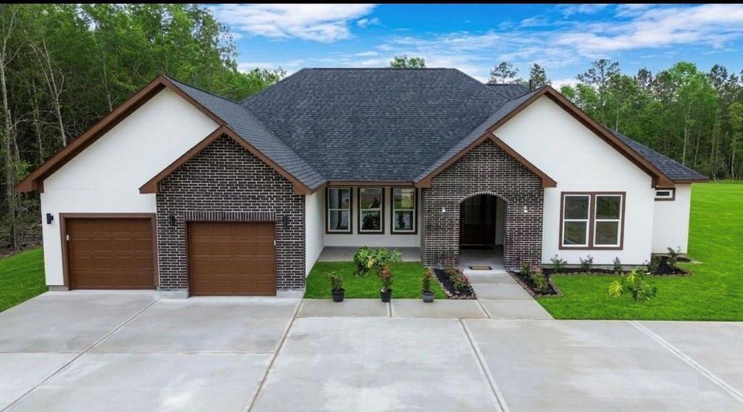 Front exterior of a new home in , Dayton, TX, highlighting curb appeal (Image 21). Front exterior of a new home in , Dayton, TX, highlighting curb appeal (Image 21).