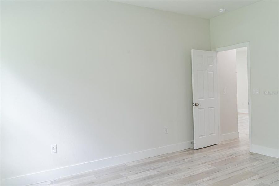 Spacious, unfurnished interior of a new home in , Citrus Springs (Image 31).
