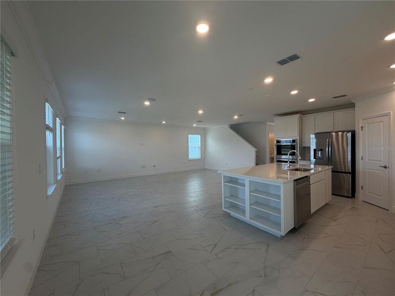 Spacious, unfurnished interior of a new home in Villa Pass, Mascotte (Image 19).