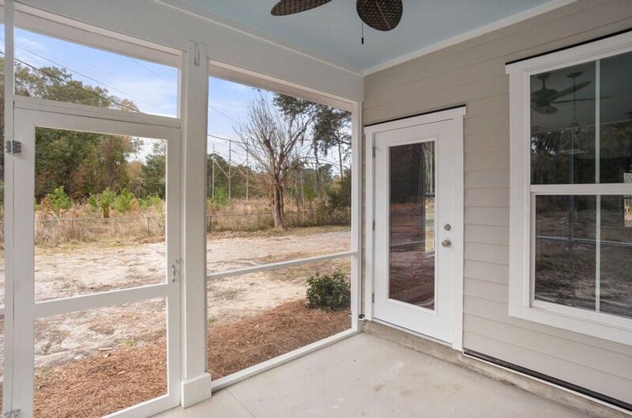 Exterior details and patio area of a home in , Seabrook (Image 19).