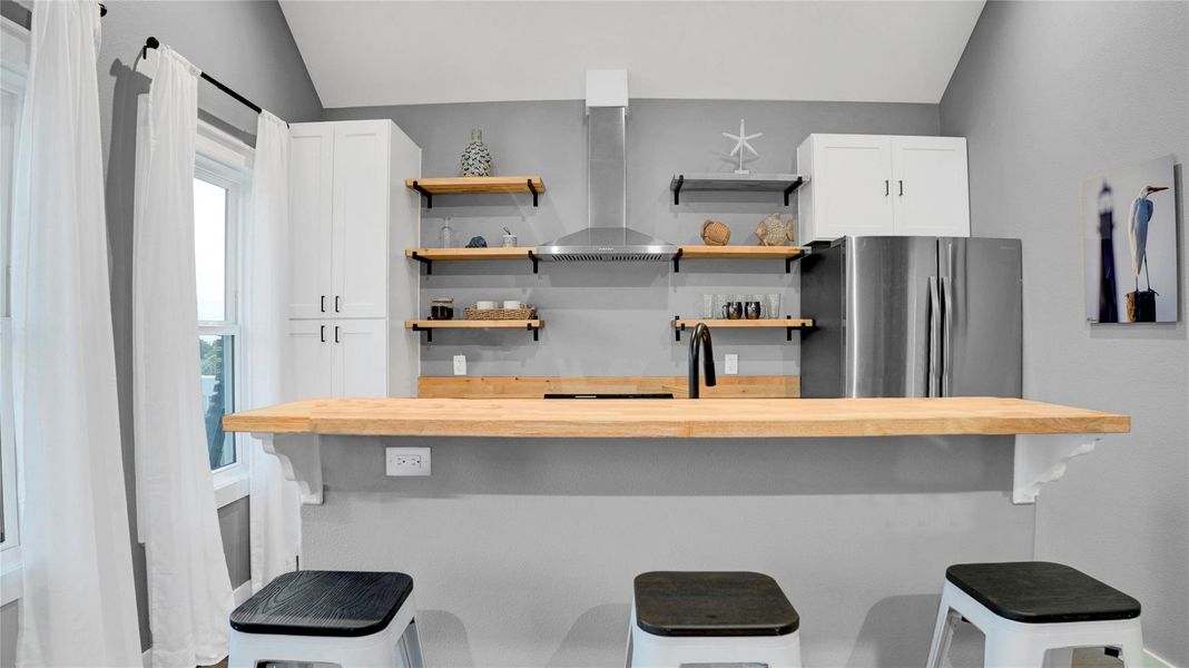 Furnished interior view inside a new home in , Bolivar Peninsula (Image 9).