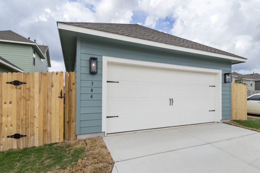 Exterior details and patio area of a home in Blanco Vista, San Marcos (Image 34).