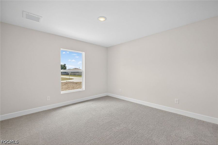 Spacious, unfurnished interior of a new home in Cape Coral, Cape Coral (Image 22).