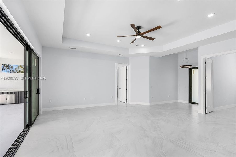 Spacious, unfurnished interior of a new home in , Cape Coral (Image 24).