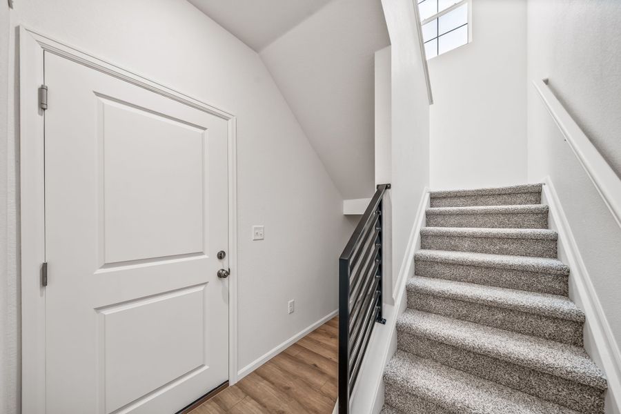 Spacious, unfurnished interior of a new home in Reunion, Commerce City (Image 10).