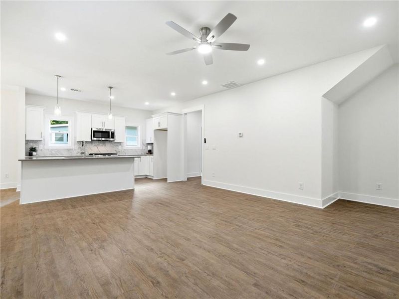 Spacious, unfurnished interior of a new home in , Marietta (Image 23).