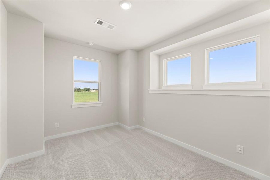 Spacious, unfurnished interior of a new home in Ten Mile Creek, Celina (Image 14).