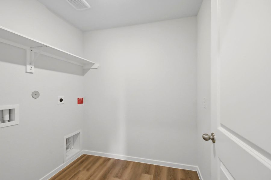 Spacious, unfurnished interior of a new home in The Canopies, Splendora (Image 12).