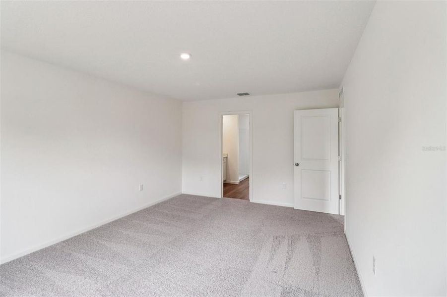 Spacious, unfurnished interior of a new home in Sumter Villas, Sumterville (Image 26).
