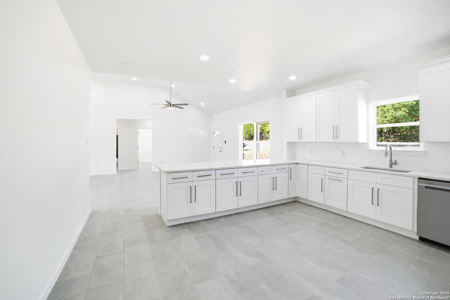 Spacious, unfurnished interior of a new home in , Lakehills (Image 15).